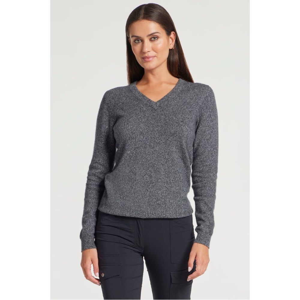ANATOMIE Etta V-Neck Cashmere Sweater in Charcoal